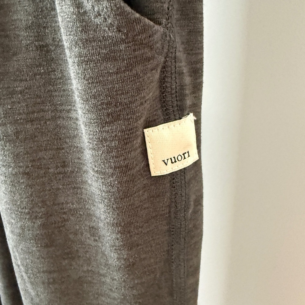 Vuori sz L  Lux‎ Jumpsuit Grey V-Neck Short Sleeve Athleisure Quitet Luxury - Picture 4 of 6